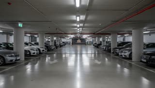 Czy hotel parking podziemny naprawdę cię ochroni? 2026 bez cenzury