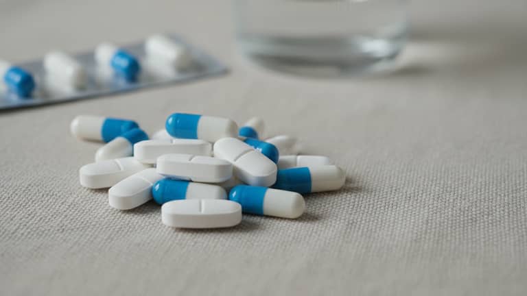 Azytromycyna między mitem a opornością: co naprawdę działa?