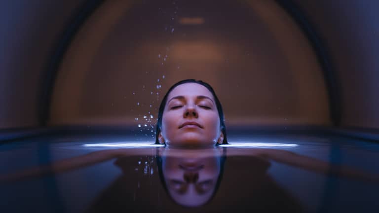 Deprivation tank a psychika: nauka, ryzyko i realne efekty