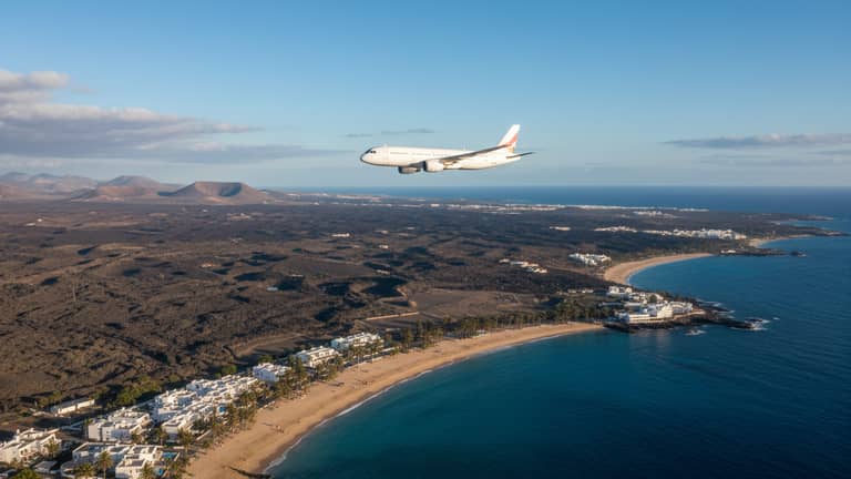 Flights to Lanzarote: Booking Strategies and the Hidden Costs Airlines Don't Advertise