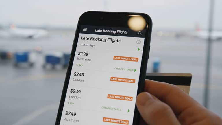 Late Booking Flights Cheap in 2025: AI Tactics That Actually Work