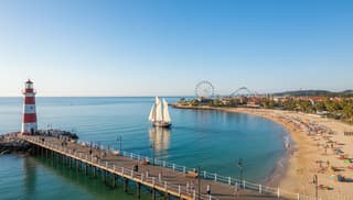 Atrakcje turystyczne nad morzem: przewodnik po najciekawszych miejscach