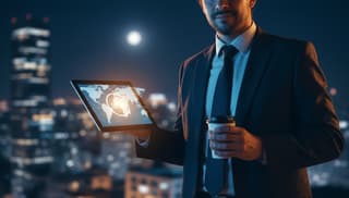 Doradca biznesowy dostępny całą dobę: jak skorzystać z usług 24/7