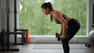 Fitness online ćwiczenia na mięśnie pleców: kompletny przewodnik