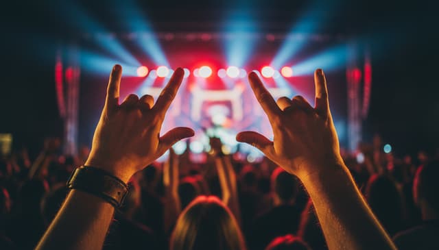 Gesty w komunikacji niewerbalnej: jak je rozumieć i interpretować