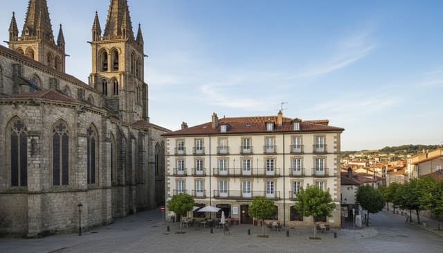 Hotel przy katedrze: praktyczny przewodnik po najlepszych opcjach