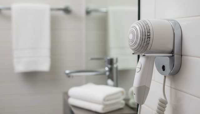 Hotel suszarka: jak wybrać i dlaczego jest ważna dla gości