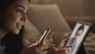 Intymność w rozmowach online: jak budować bliskość na odległość