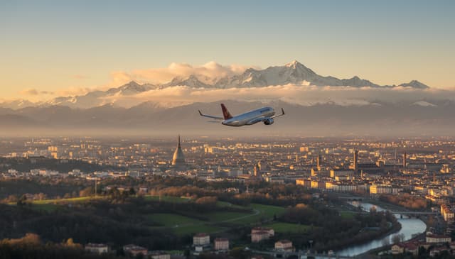Loty do Turynu: praktyczny przewodnik dla podróżnych w 2024 roku