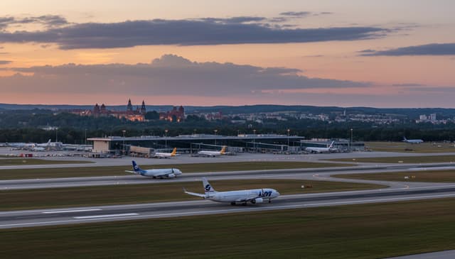 Loty Kraków Balice: praktyczny przewodnik dla podróżnych