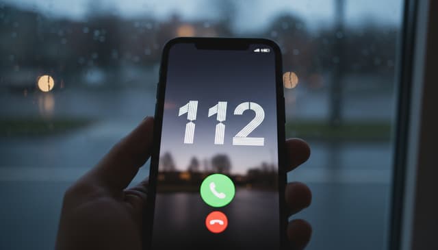 Numer alarmowy 112: jak i kiedy z niego korzystać skutecznie