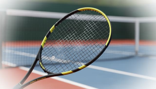 Jak wybrać idealną rakietę do tenisa: praktyczny przewodnik