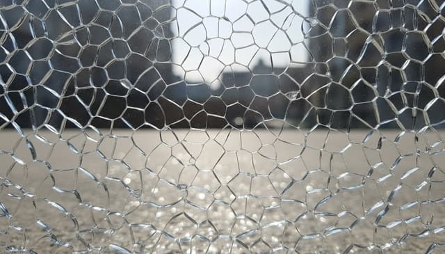 Szkło hartowane: praktyczny przewodnik po zastosowaniach i właściwościach