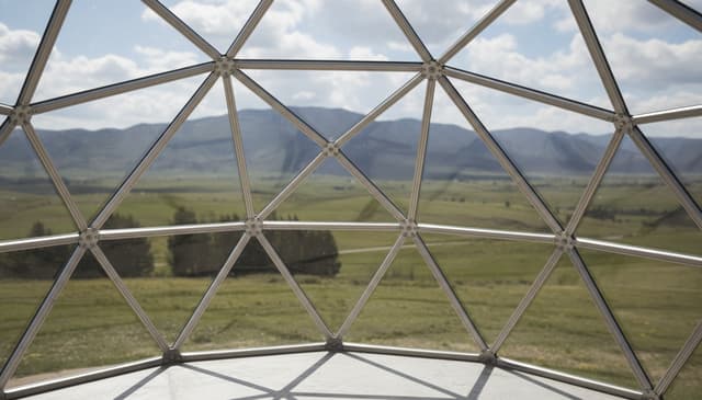 Triangulacja w relacjach: jak rozpoznać i radzić sobie z tym mechanizmem