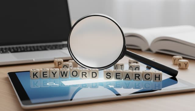 Wyszukiwanie po słowach kluczowych: praktyczny przewodnik dla użytkowników szper.ai